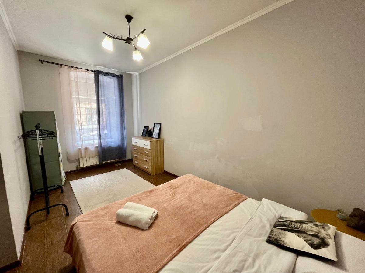 Old City Apartment With Parking Lviv Bagian luar foto